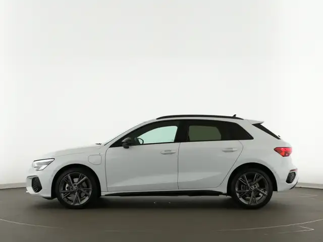 Audi A3 view 4