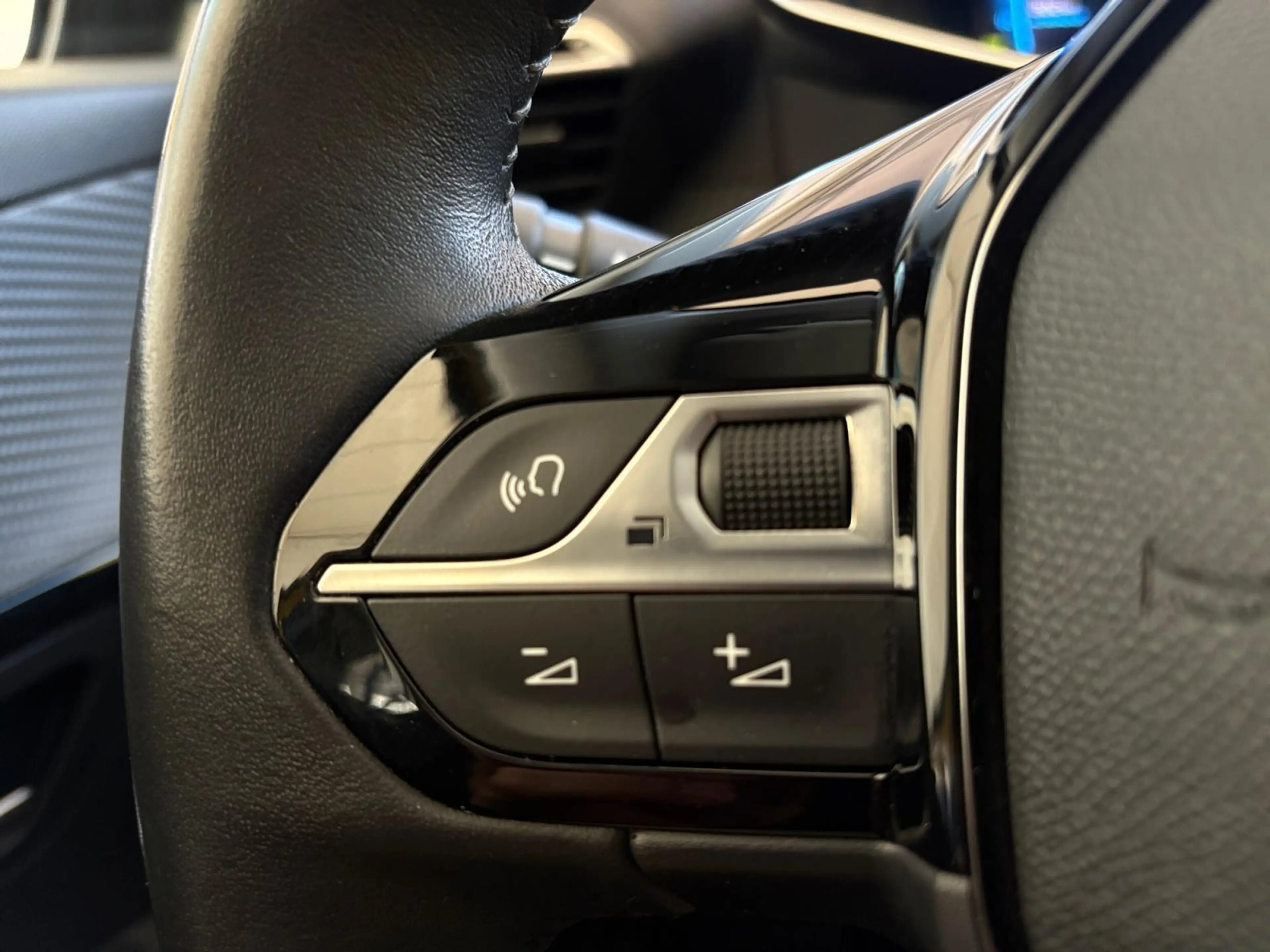 Peugeot e-208 Allure Pack EV 3-FASEN 50kWh 136pk | CAMERA | STOE — photo 14