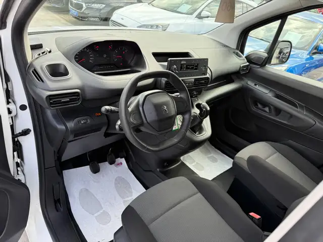 Peugeot Partner view 13