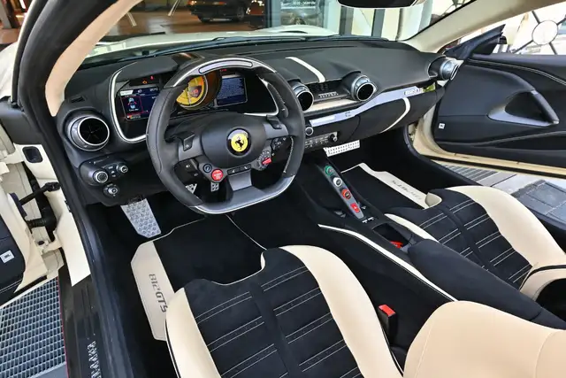 Ferrari 812 GTS view 4