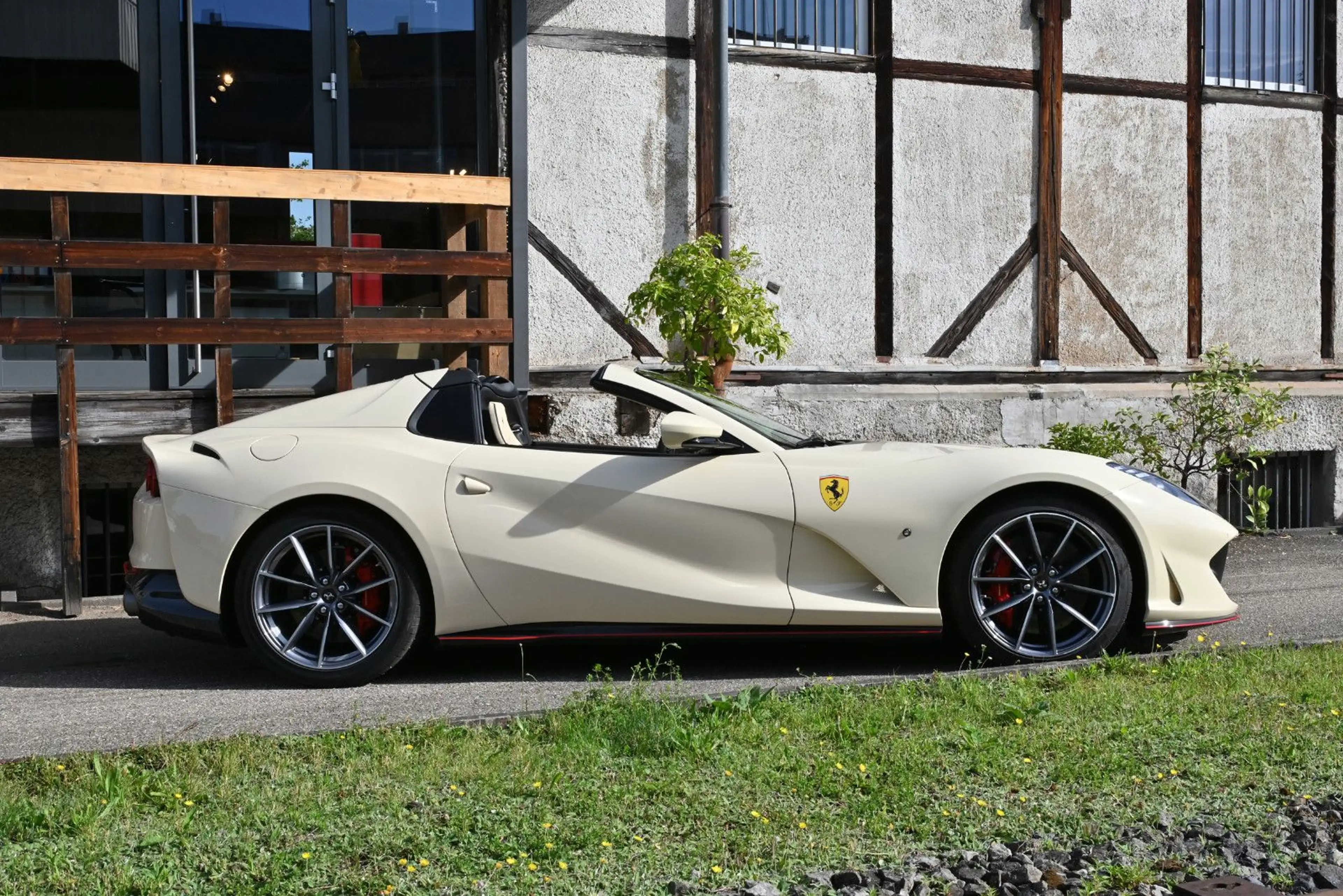 Ferrari 812 GTS/Atelier Einzelstück/Neuwertig/ADAS/Garan — photo 3