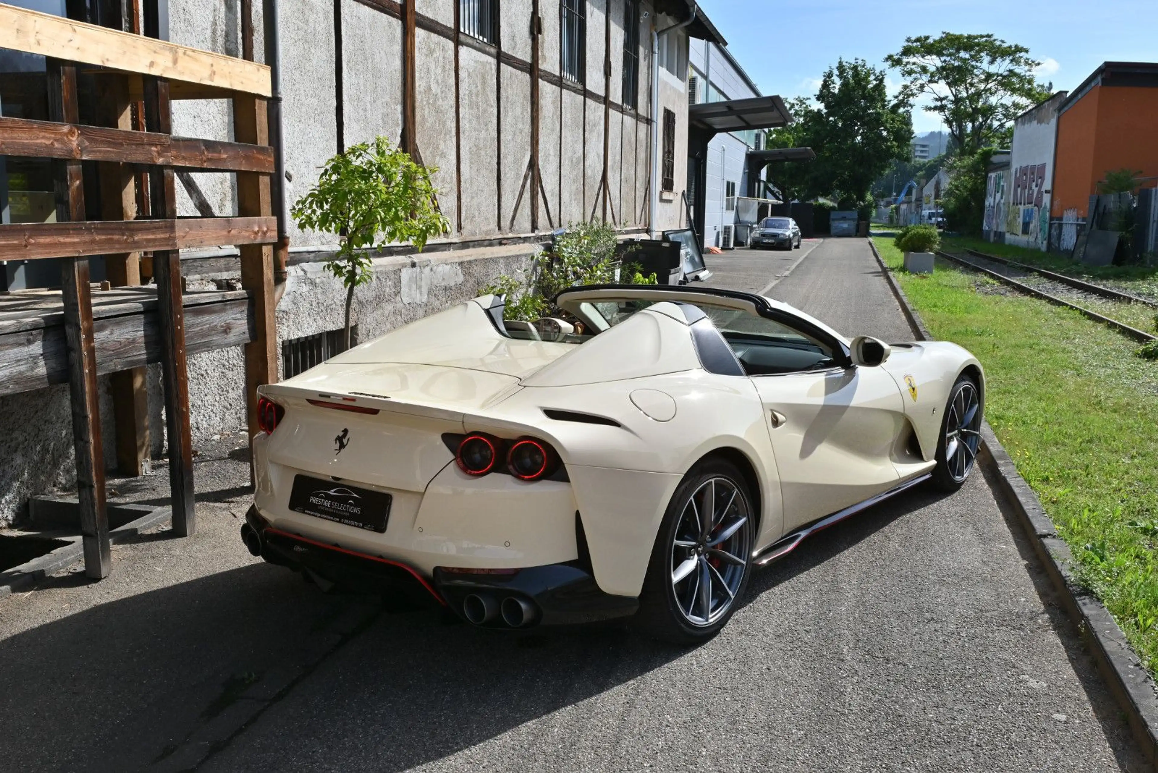 Ferrari 812 GTS/Atelier Einzelstück/Neuwertig/ADAS/Garan — photo 15