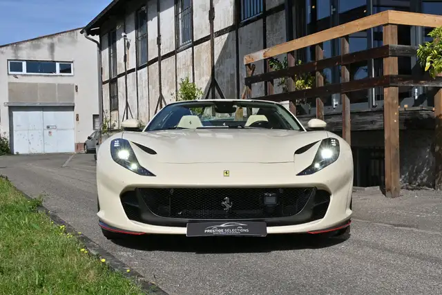 Ferrari 812 GTS view 6