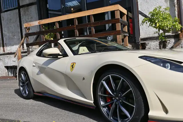 Ferrari 812 GTS view 9