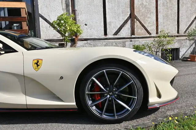 Ferrari 812 GTS view 7