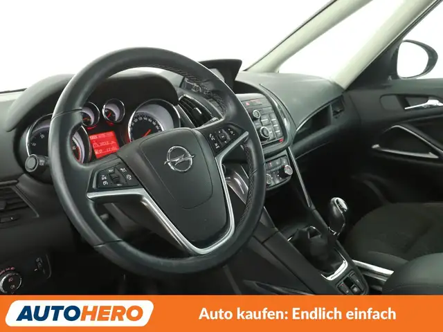 Opel Zafira Tourer view 11