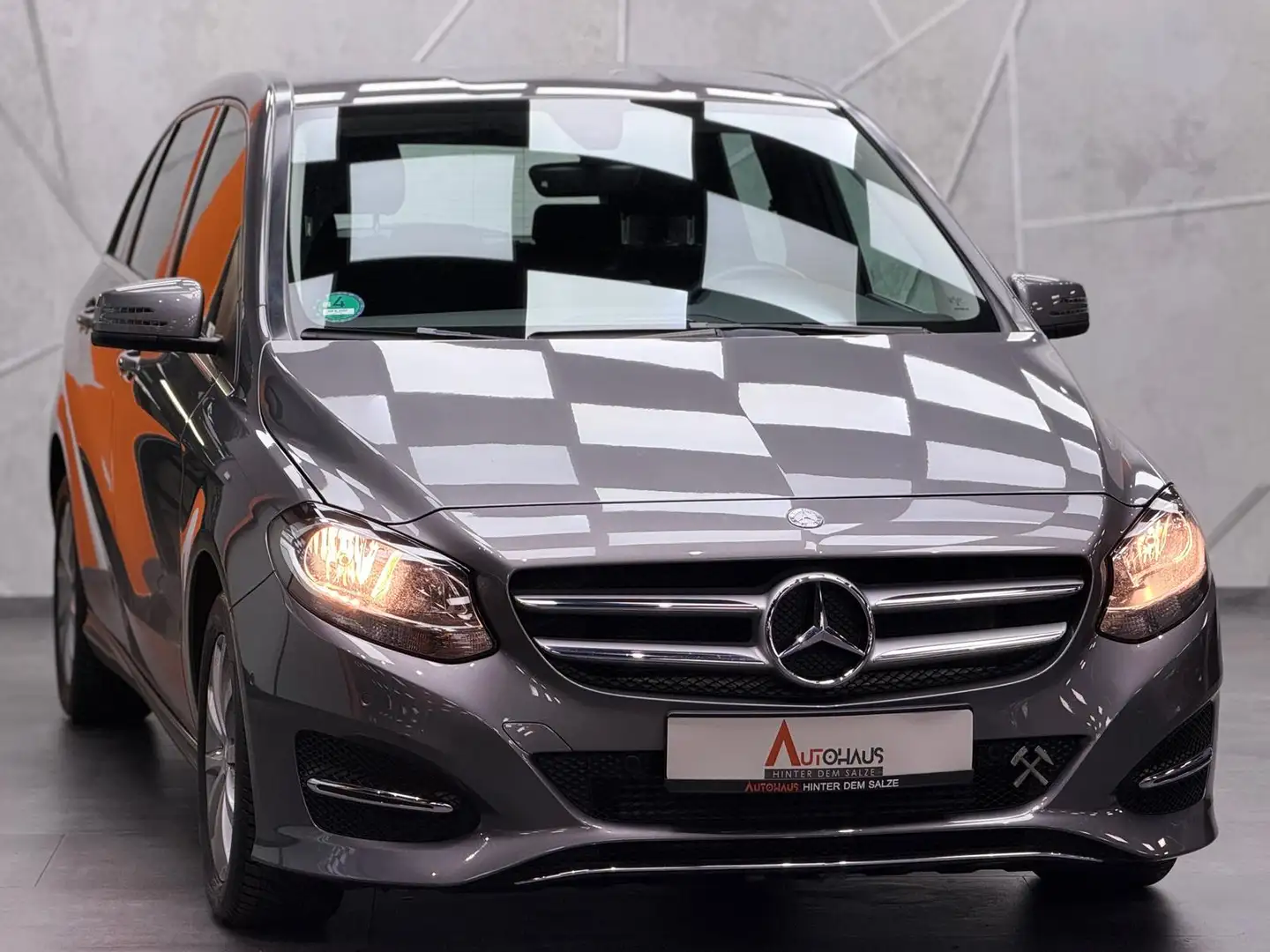 Mercedes-Benz B 180 |SHZG|KLIMA|PDC|TEMP|NAVI|LM Grau - 2