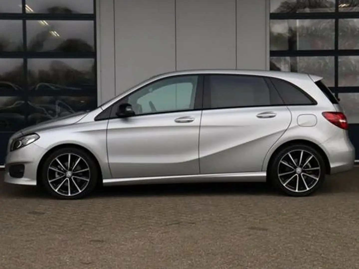 Mercedes-Benz B 180 B 180 Activity Edition Zilver - 2