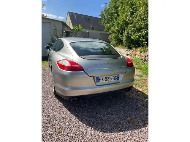 Porsche Panamera view 4