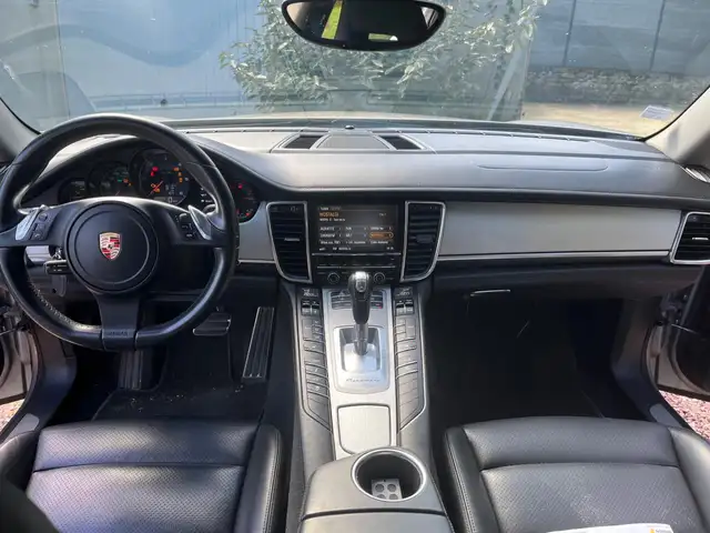 Porsche Panamera view 7