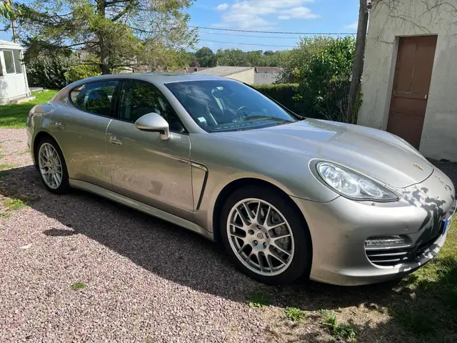 Porsche Panamera view 3