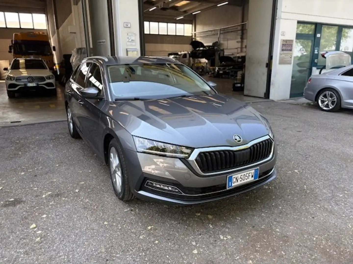 Skoda Octavia Octavia Wagon 2.0 tdi evo Style 115cv dsg Grigio - 2