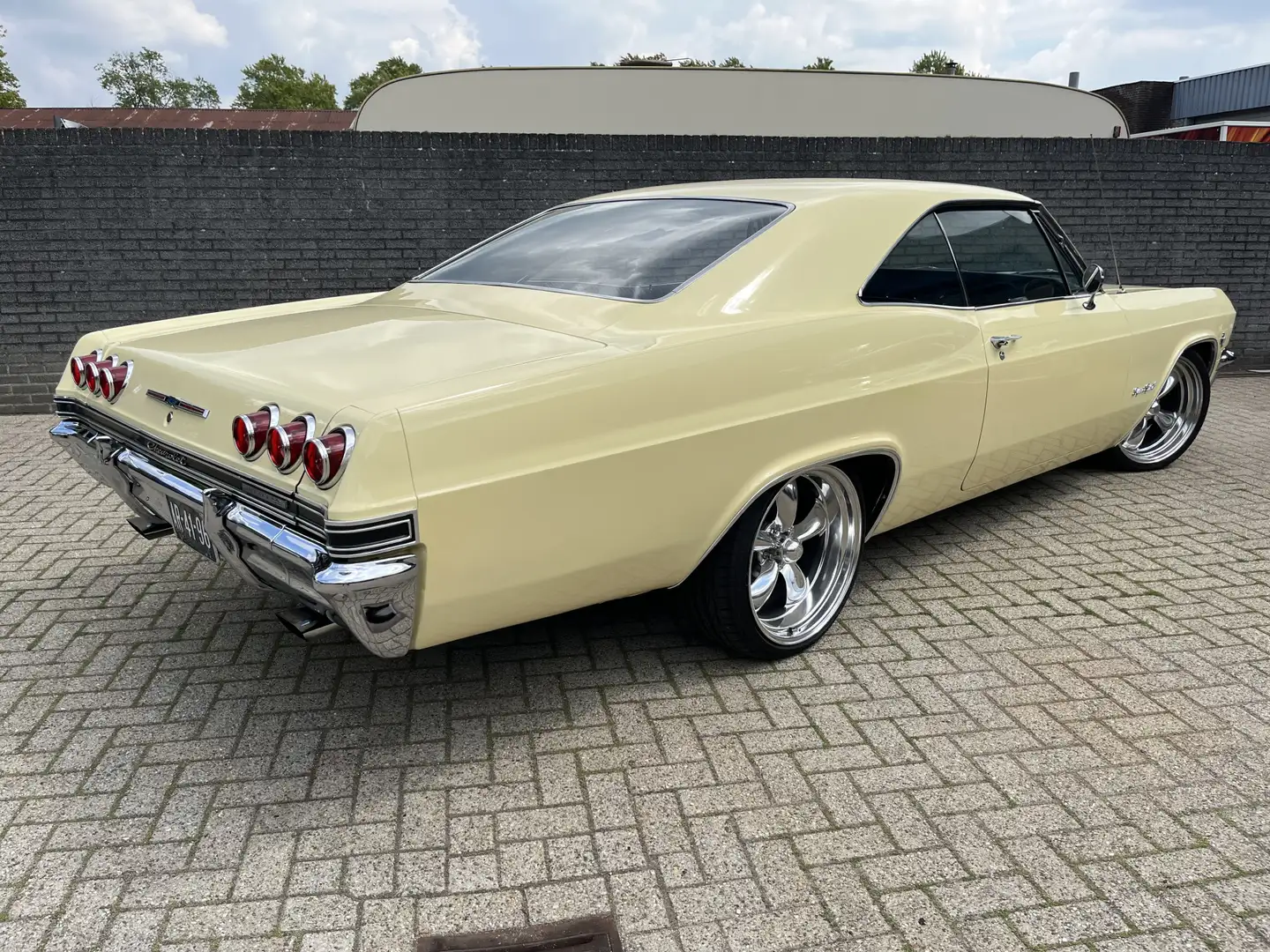 Chevrolet Impala SS V 8 350 motor Jaune - 2