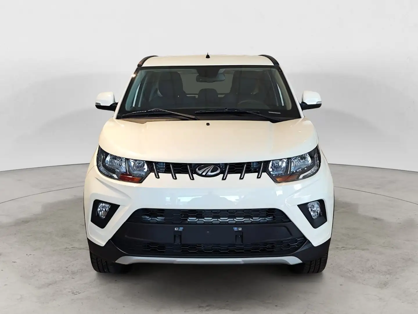 Mahindra KUV100 Mahindra kuv 100 k6 + Benzina - 1