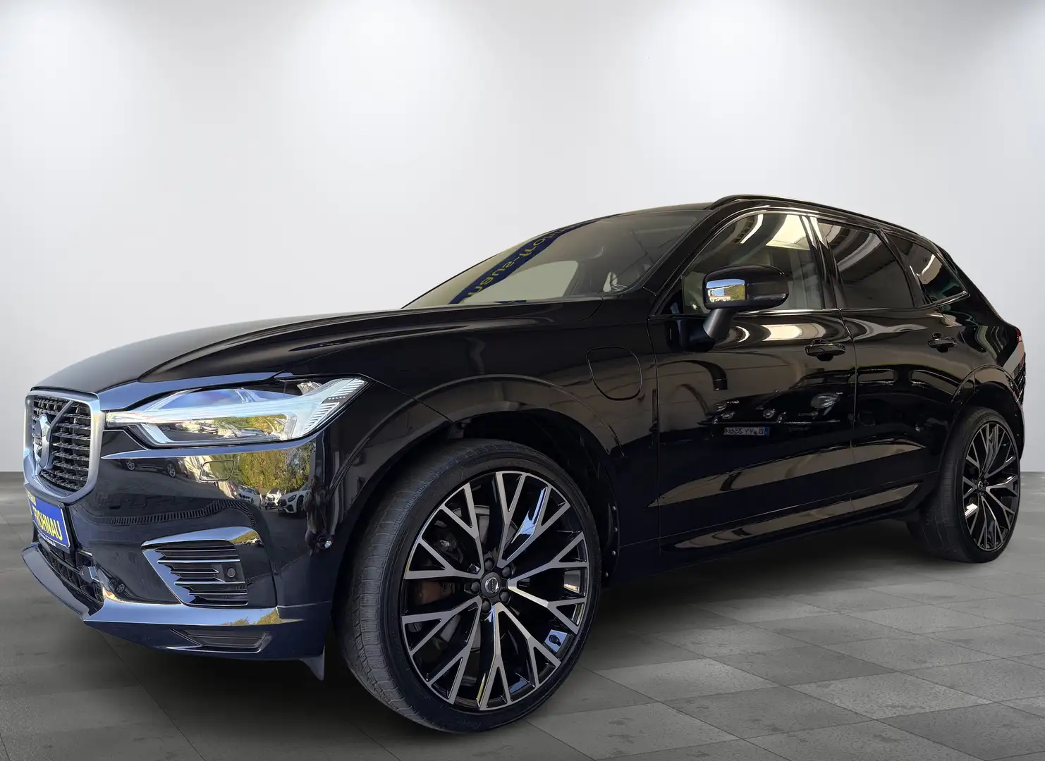 Volvo XC60 R Design Recharge Plug-In Hybrid AWD Pano Head-Up Nero - 1