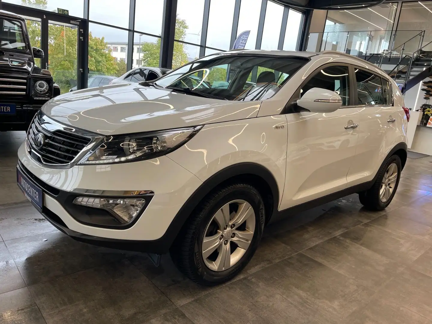 Kia Sportage Attract 4WD *1. Hand*Klima*PDC* Weiß - 2