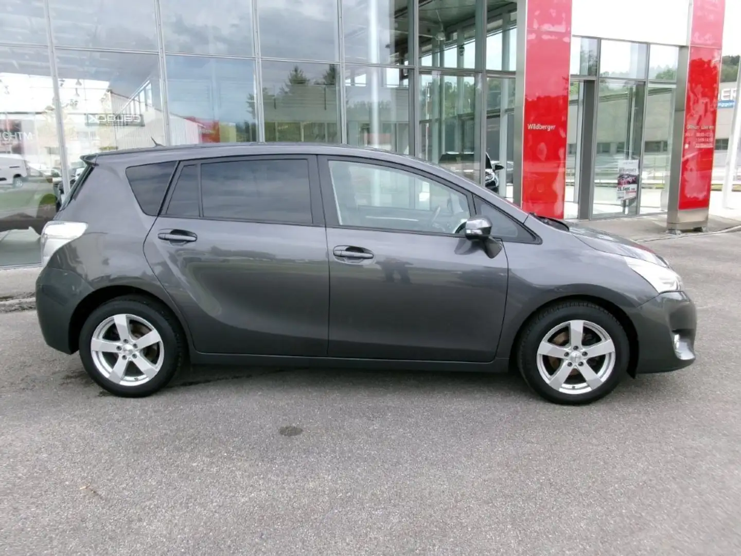 Toyota Verso Verso 1,6 D-4D Active Design ERSTBESITZ Grau - 2