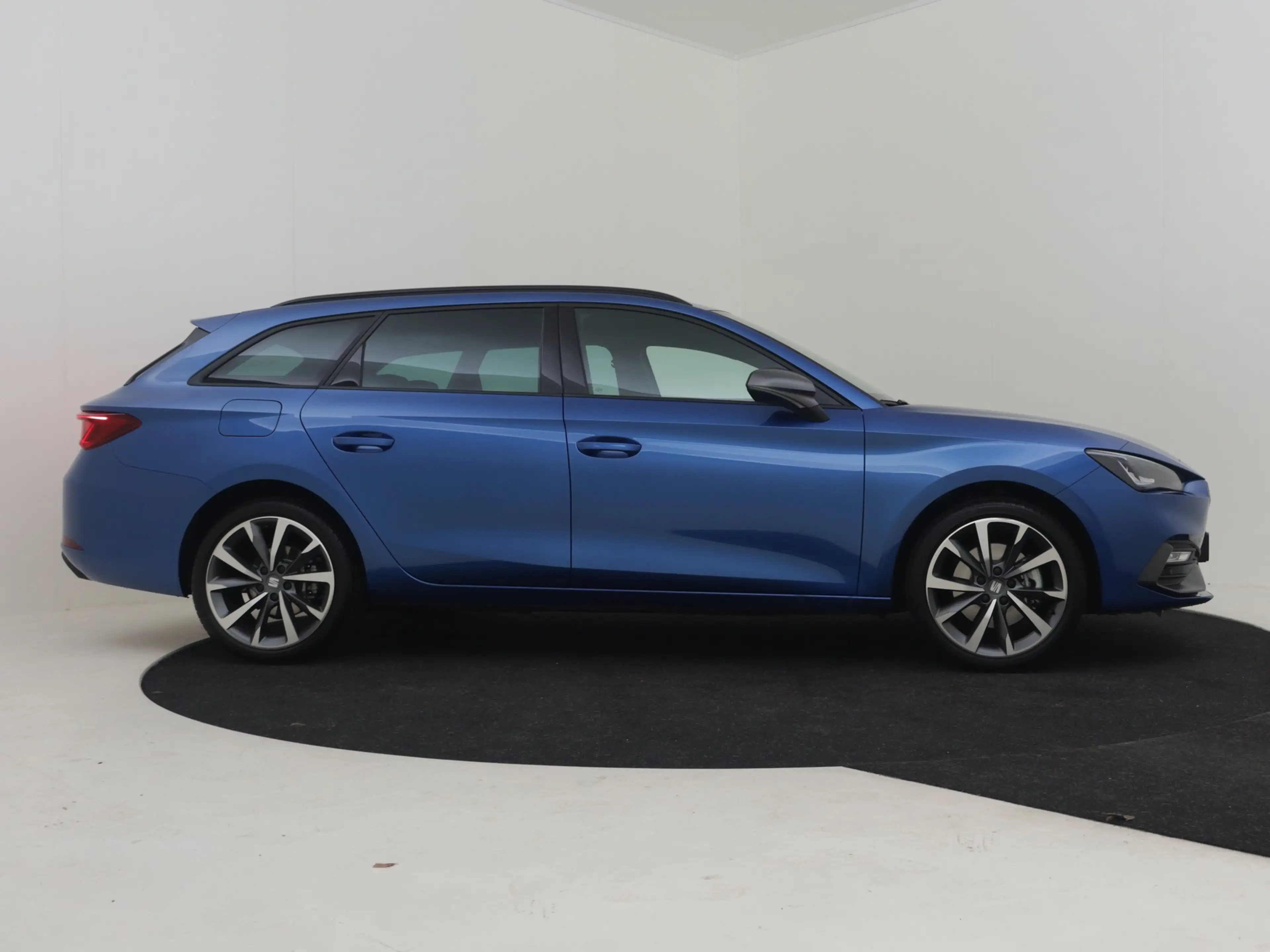 SEAT Leon e-Hybrid Sportstourer FR Business - eHybrid 18'' LMV Perfor — photo 10