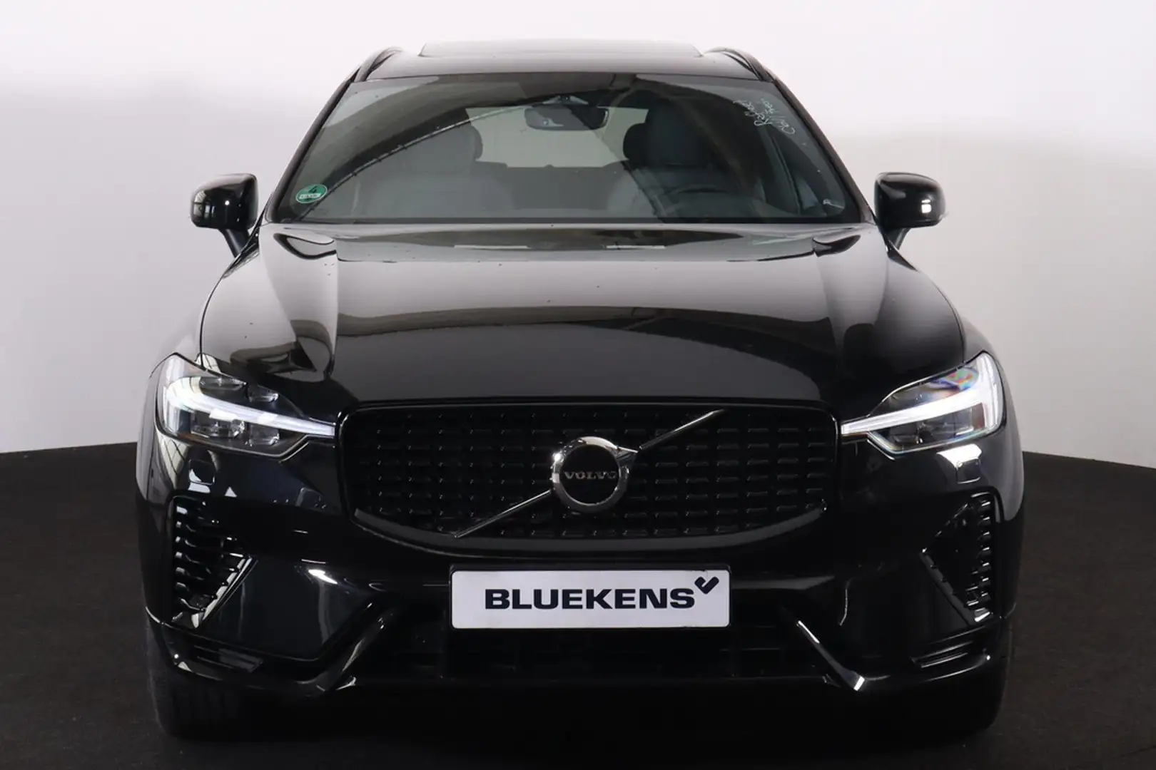 Volvo XC60 T6 Recharge AWD R-Design - Panorama/schuifdak - In Zwart - 2