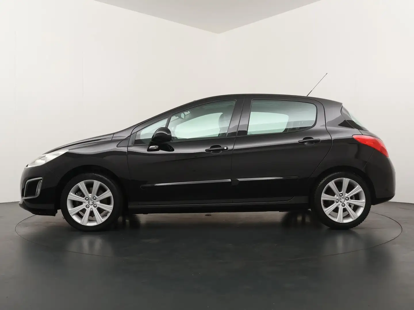 Peugeot 308 1.6 THP Signature - Navigatie - Panoramadak - Lede Zwart - 2