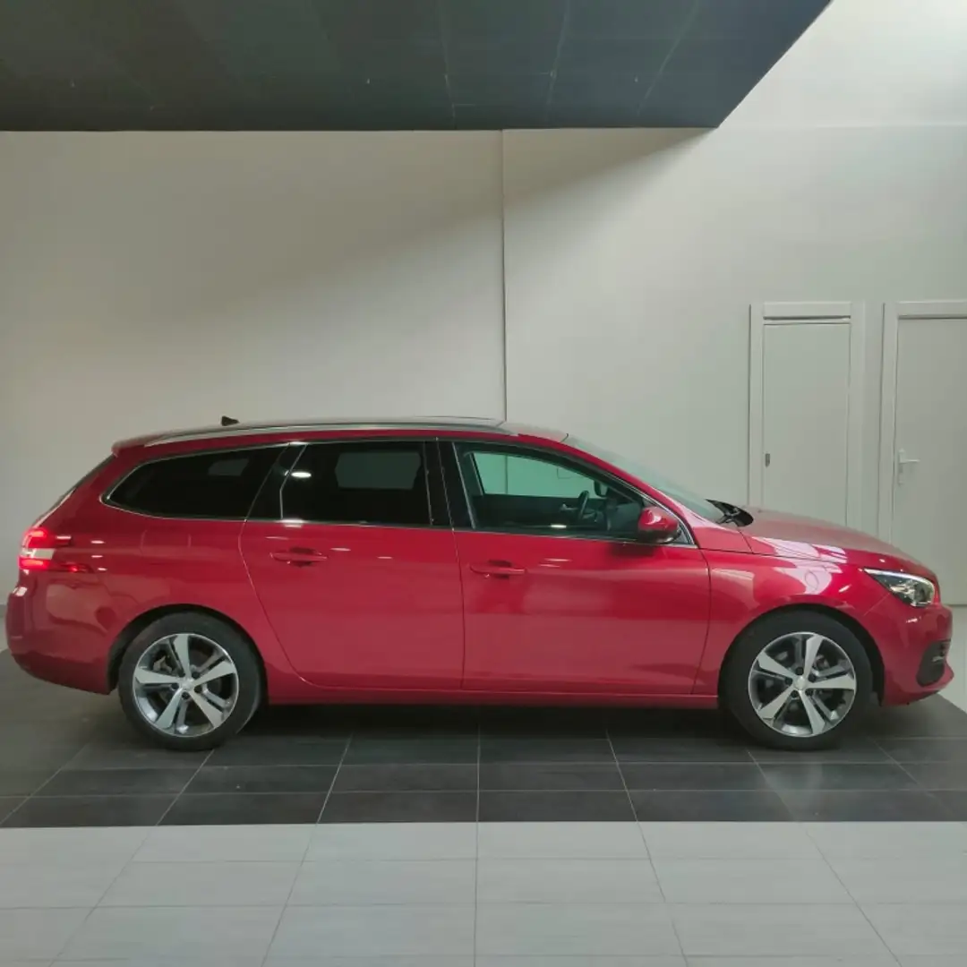 Peugeot 308 SW 1.2 PureTech S&S Allure 130 Violett - 2