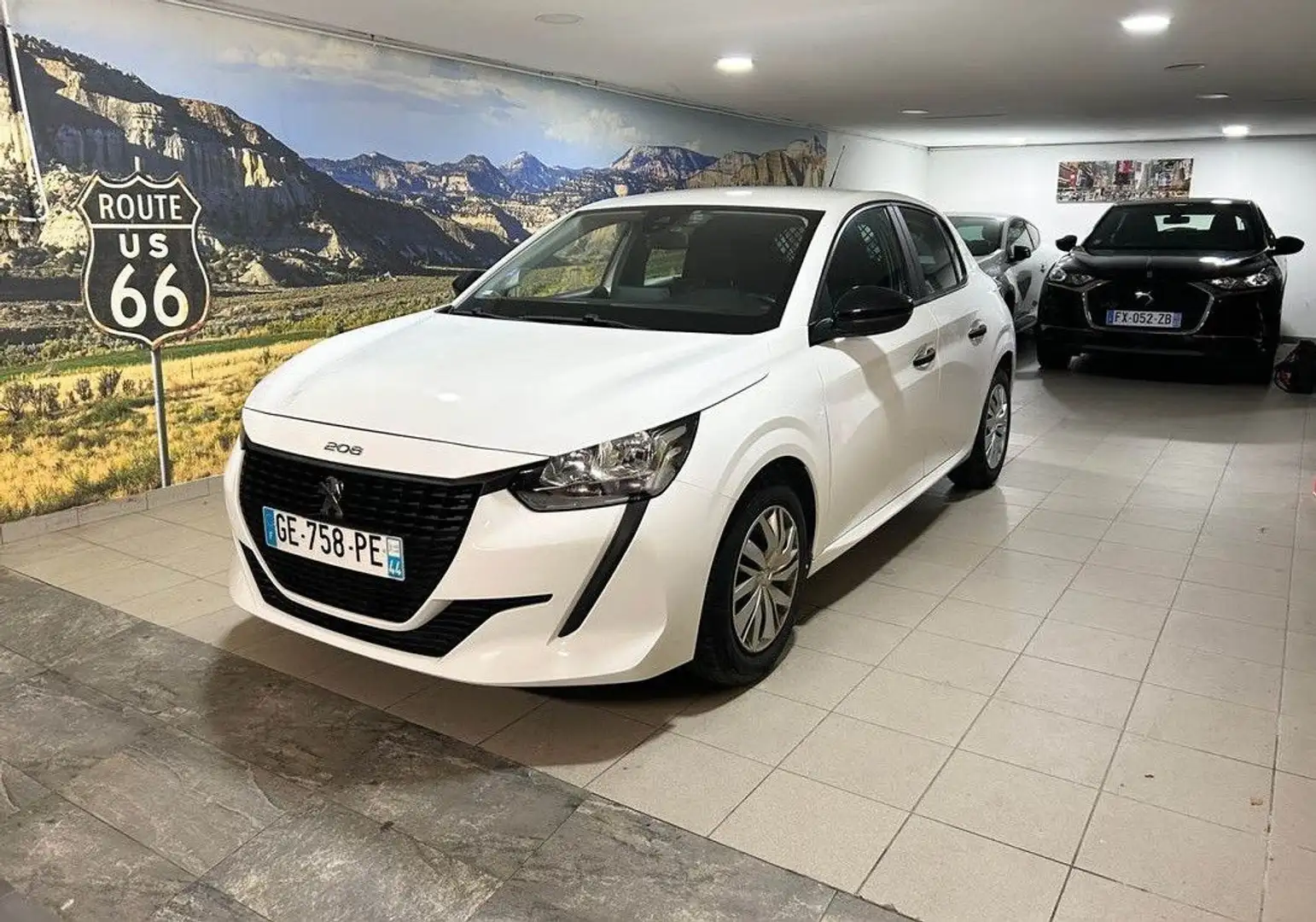 Peugeot 208 ii 1.2 75ch 2 places premium 2022 prix ht : 5825 Blanc - 1