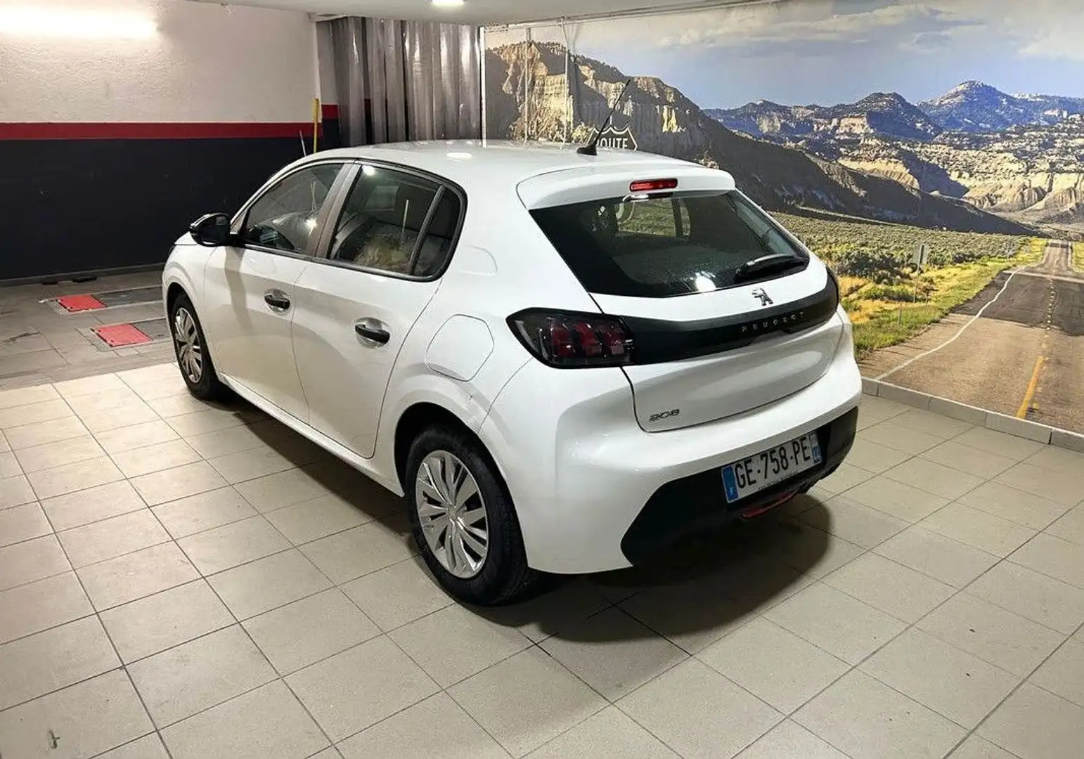 Peugeot 208 ii 1.2 75ch 2 places premium 2022 prix ht : 5825 Blanc - 2