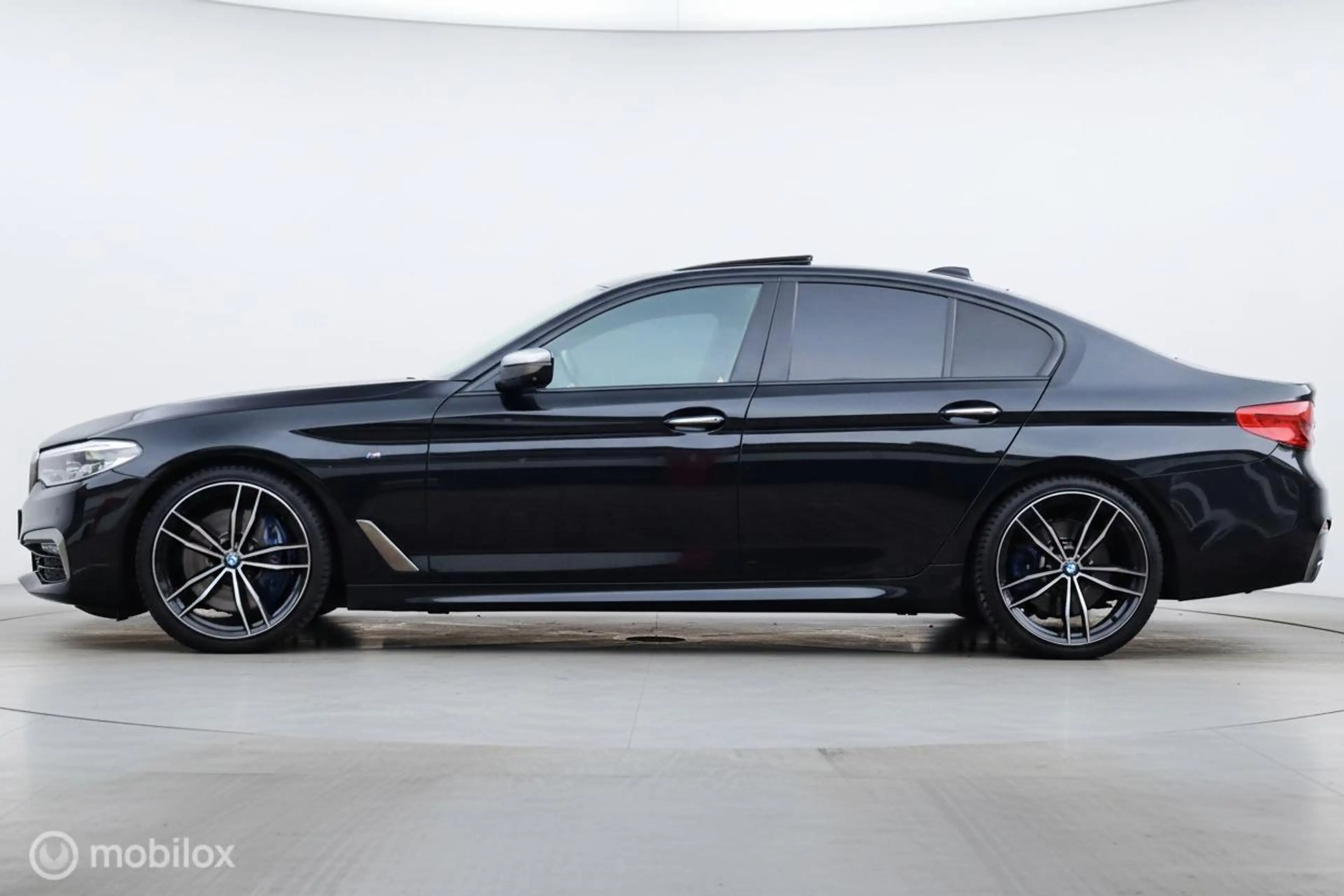 BMW M550 5-serie M550i xDrive High Executive — photo 12