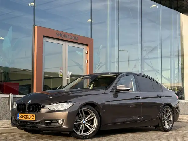 BMW 320 3-serie 320i High Executive | Harman/Kardon | Lede
