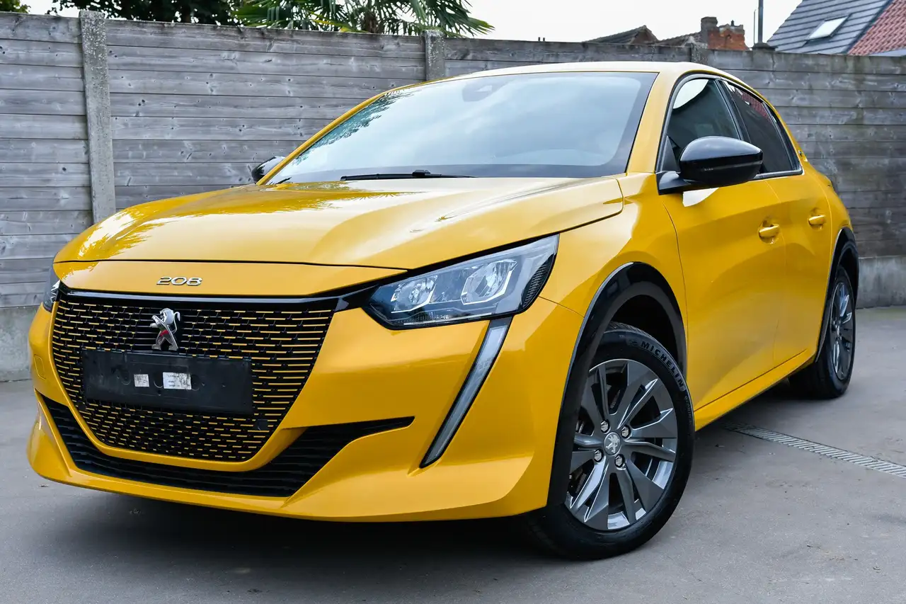 Peugeot e-208