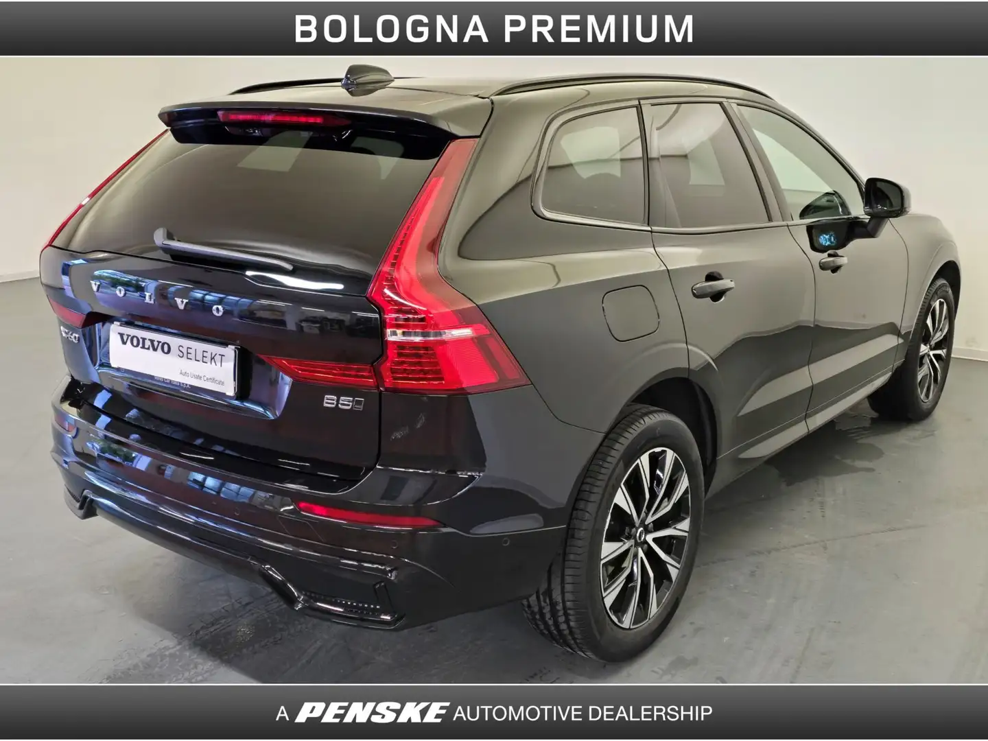 Volvo XC60 XC60 B5 AWD automatico Plus Dark Nero - 2