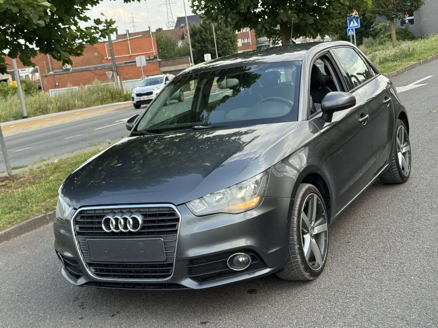 Audi A1 SPORTBACK 1.6 TDi/FULLOPTIONS/1PROP CARNET Gris - 1