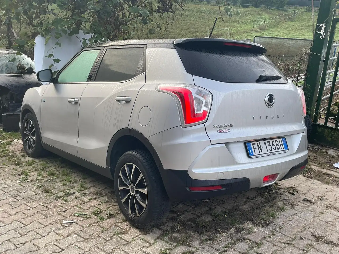 SsangYong Tivoli 1.6d Be 2wd Gris - 2