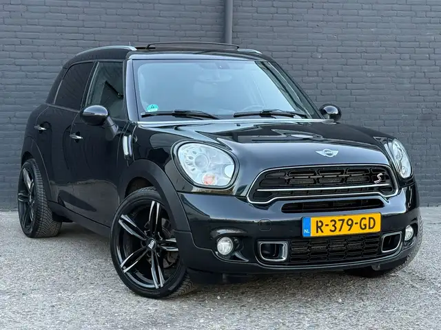 Mini Countryman view 2