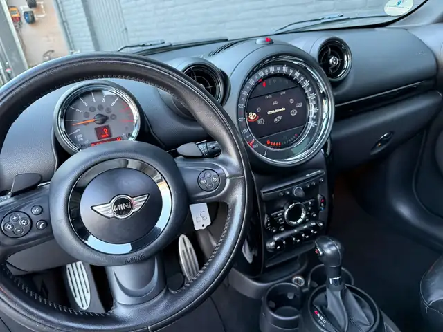 Mini Countryman view 26