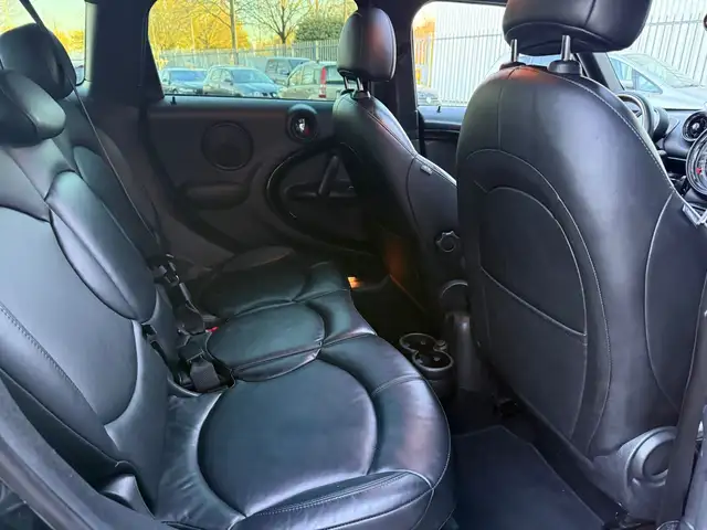 Mini Countryman view 24