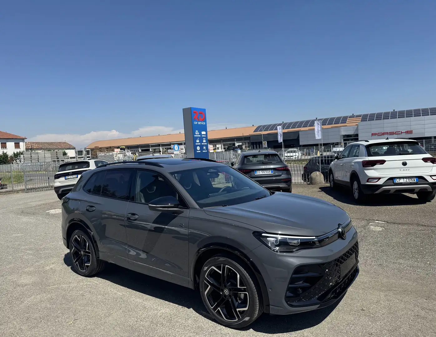 Volkswagen Tiguan 1.5 etsi R-Line Plus 150cv DSG /KM0/NO VINCOLI Grigio - 2