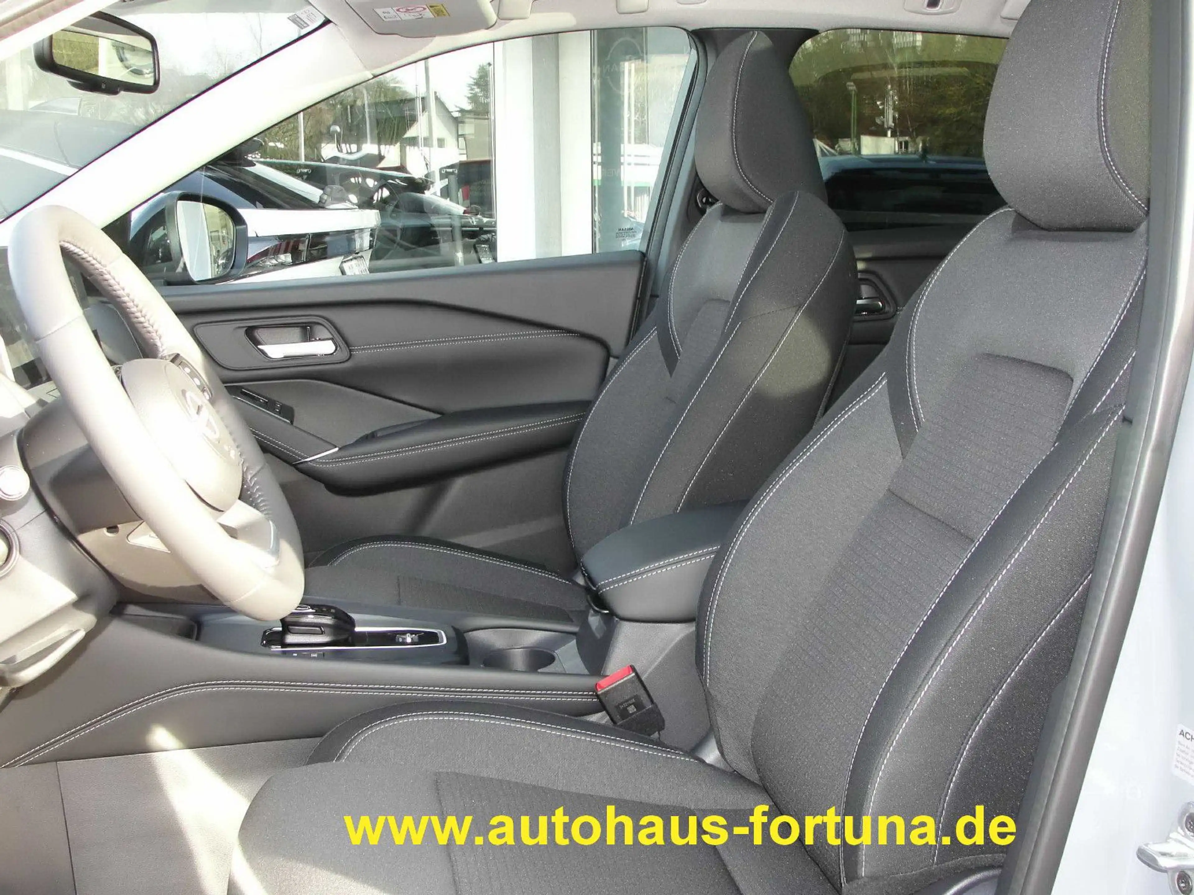 Nissan Qashqai Black Edition 1.5 e-Power Glasdach HUD — photo 7