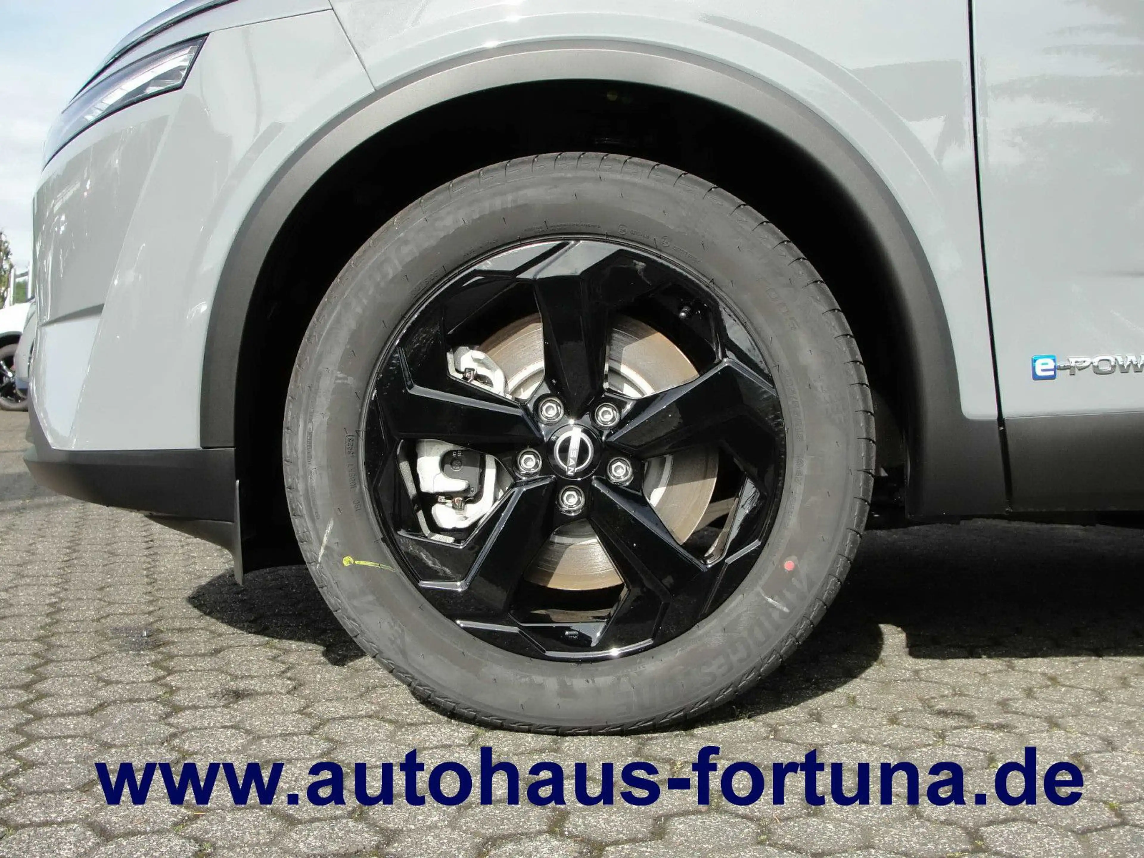 Nissan Qashqai Black Edition 1.5 e-Power Glasdach HUD — photo 3
