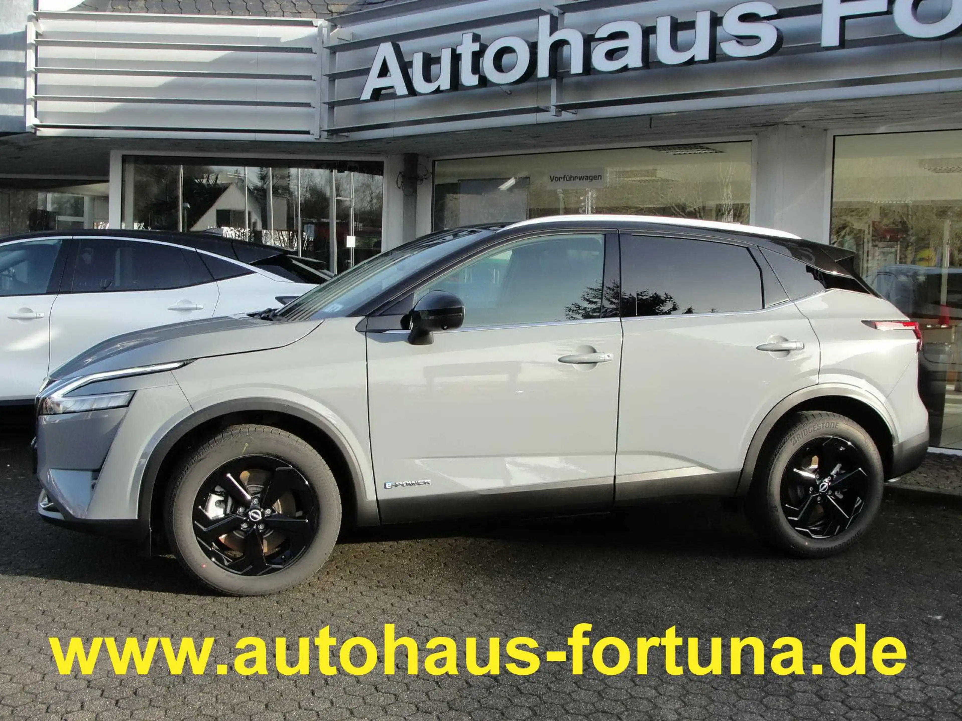 Nissan Qashqai Black Edition 1.5 e-Power Glasdach HUD