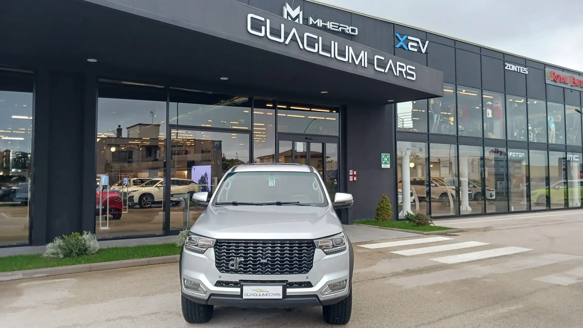 DR Automobiles PK8 PK8 2.0 turbo diesel 4x4 136cv Silber - 1