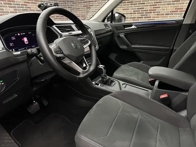 Volkswagen Tiguan view 3