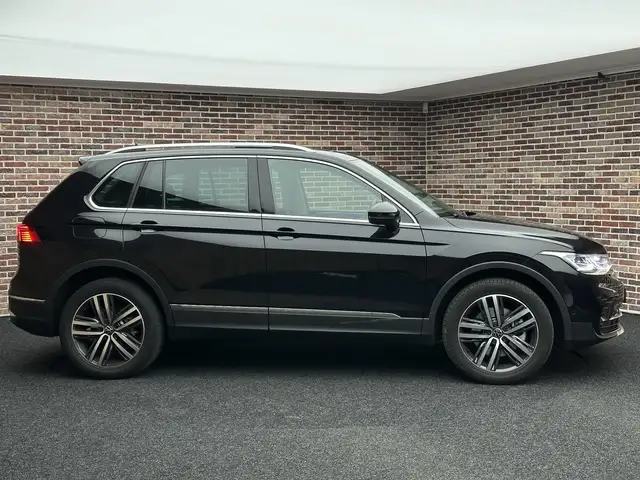 Volkswagen Tiguan view 4