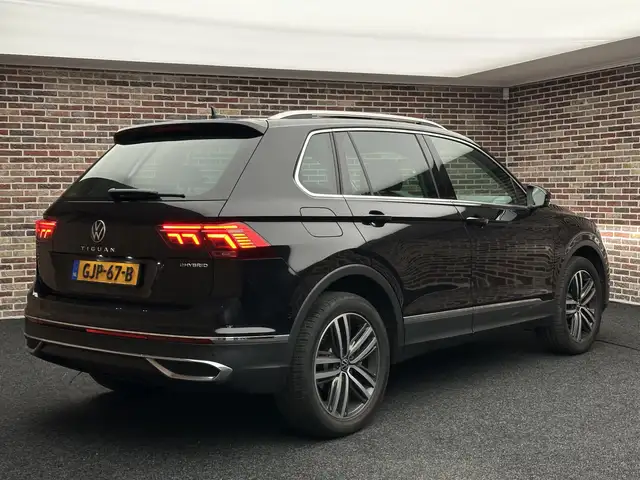 Volkswagen Tiguan view 2