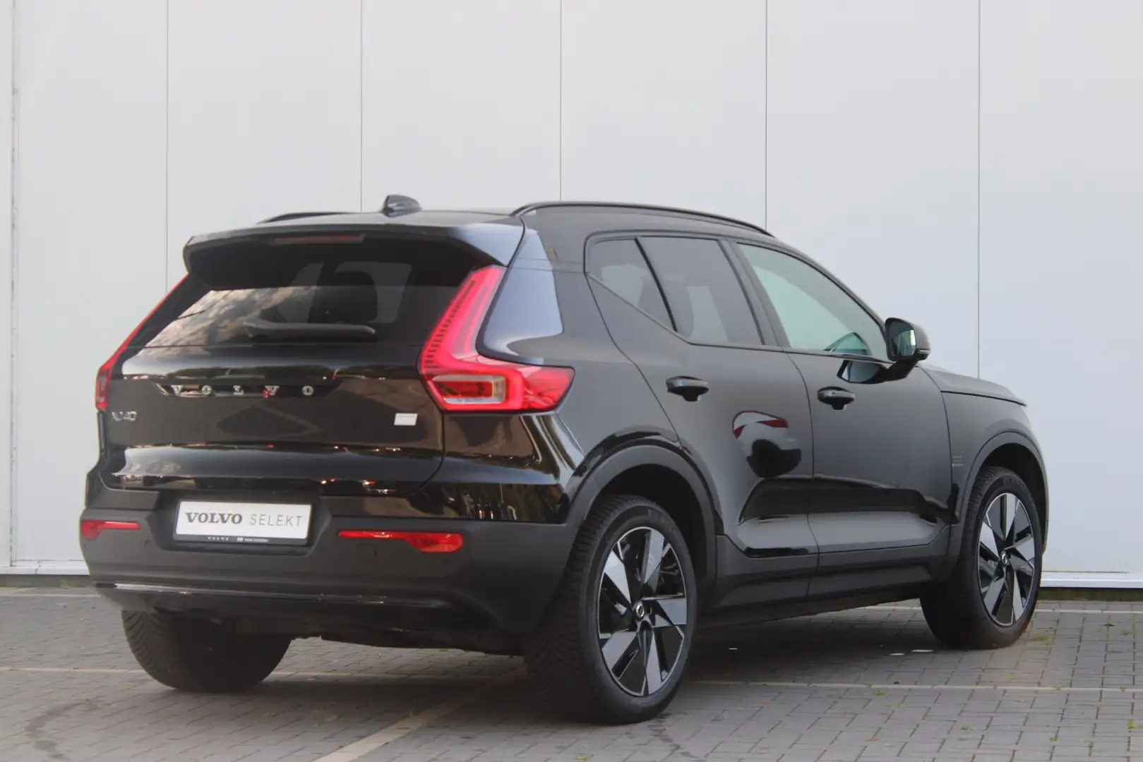 Volvo XC40 Single Motor Plus 69 kWh | Adaptieve Cruise Contro Zwart - 2