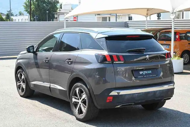 Peugeot 3008 view 4