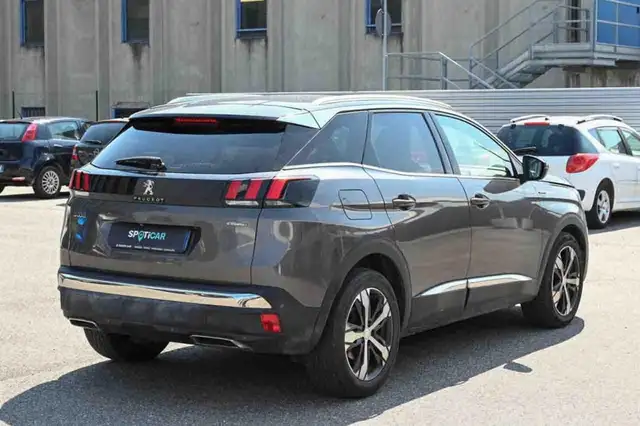 Peugeot 3008 view 3