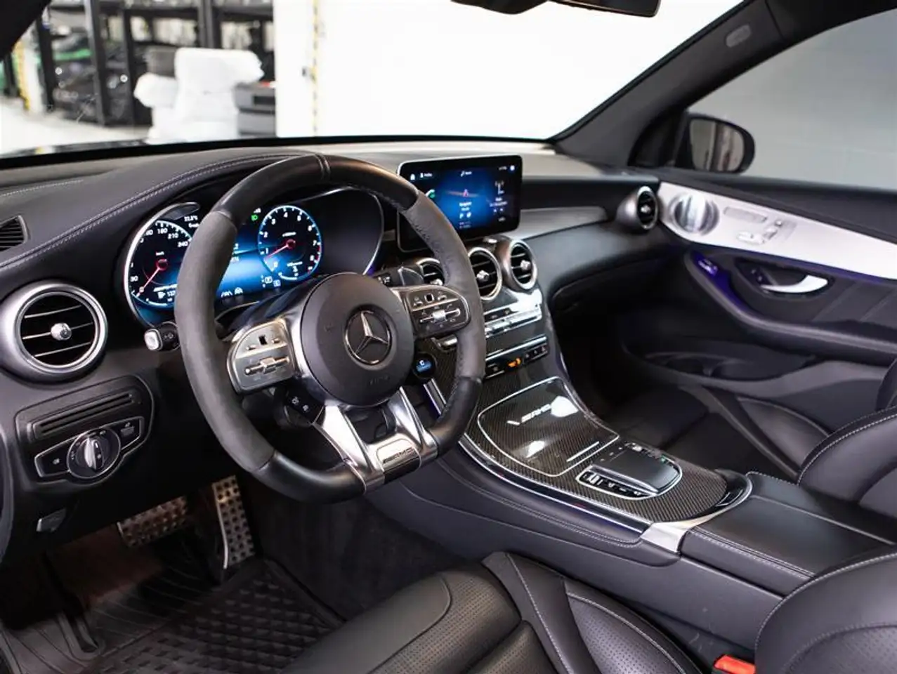 Mercedes-Benz GLC снимка Mercedes-Benz GLC
