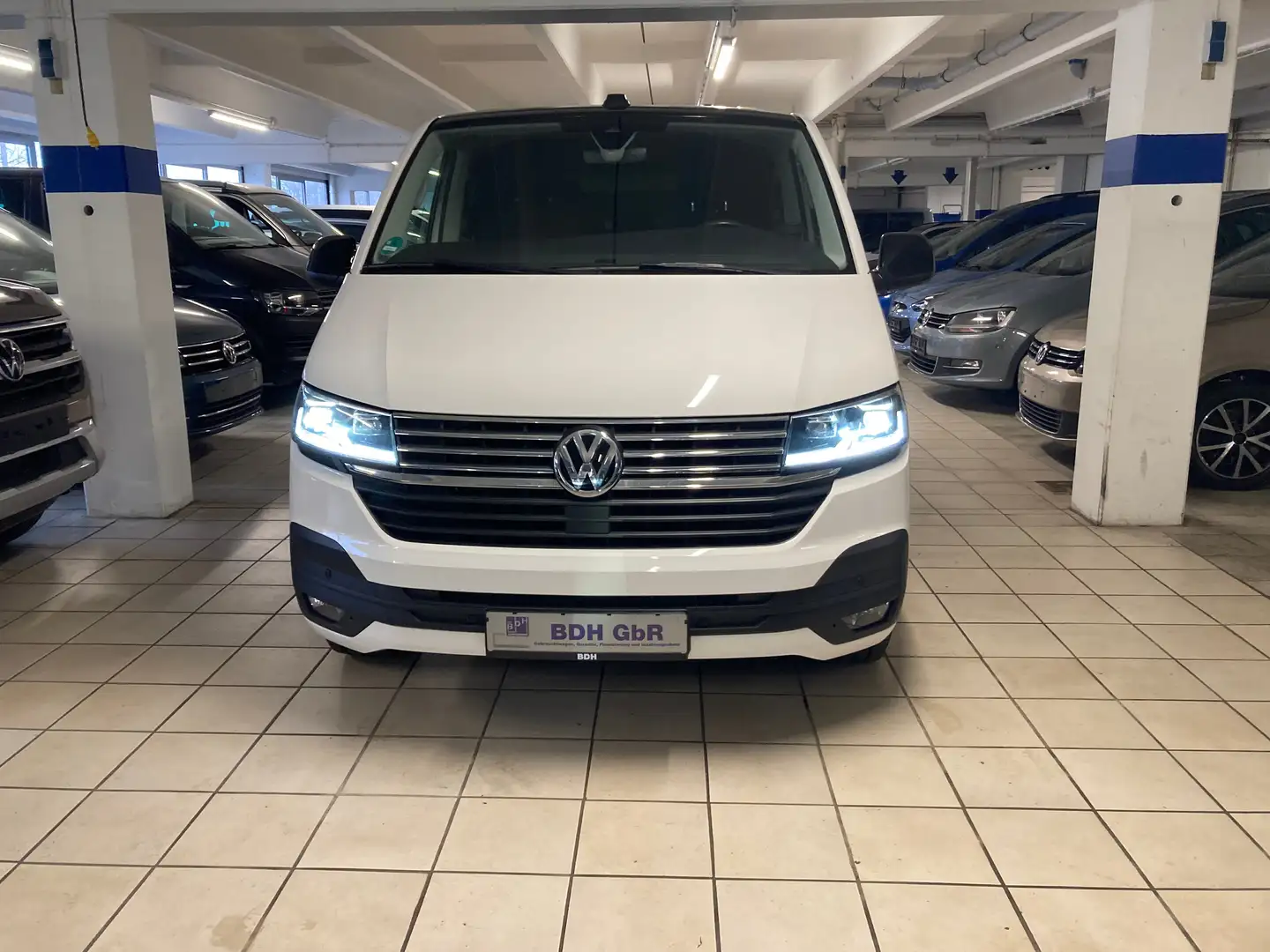 Volkswagen T6.1 Multivan 2.0 TDI Multivan Edition FWD Weiß - 2