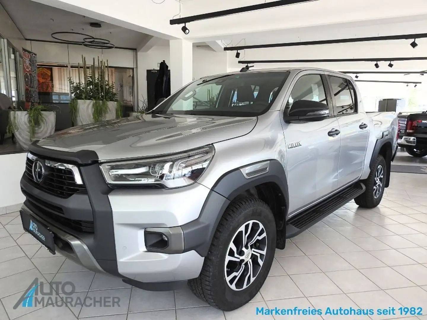 Toyota Hilux DK Invincible 4WD 2,8 D-4D Aut.*AHK*LRW* Silber - 1
